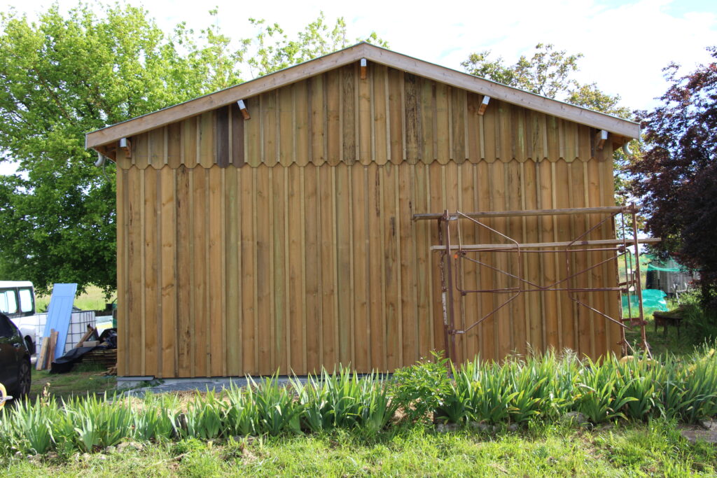 Bâtiment après travaux de l'atelier la chaise bleue