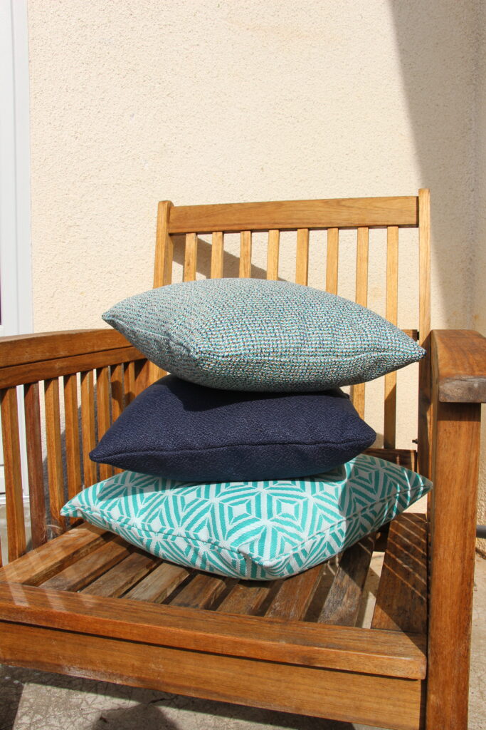 Chaise extérieur avec coussins décoratifs